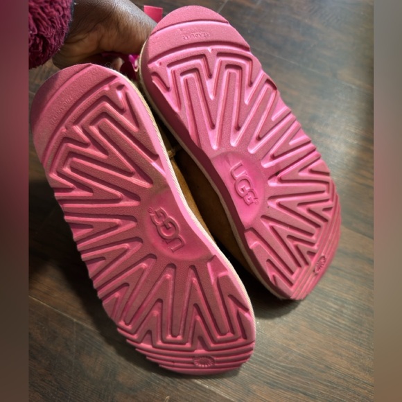 UGG Kids Tan and Pink Bailey Bow Boots - Picture 4 of 10